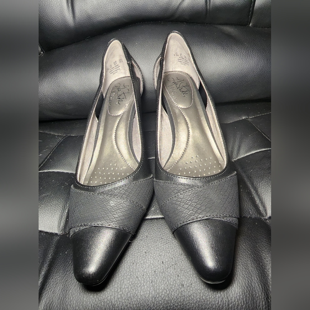 Life Stride Soft System Black Heels size 6.5M